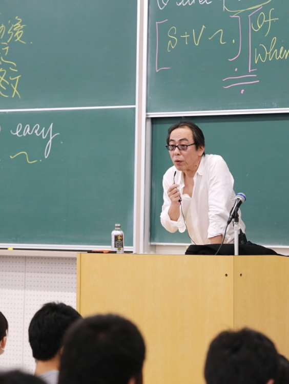 大学で英語対策講座を行っている島村靑児